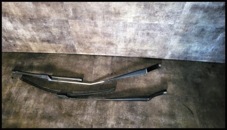 Wischerarm vorne beide seiten VW Touran / Caddy